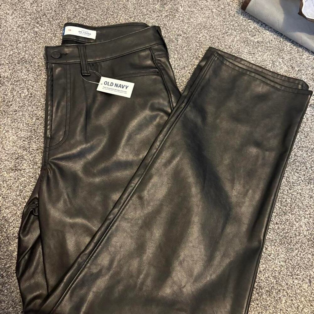 NWT Old Navy black faux leather pants in a size 10